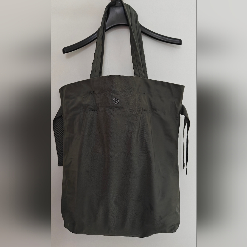 Lululemon Easy As Sunday Tote Drawstring Nylon 19L Green - Picture 3 of 5